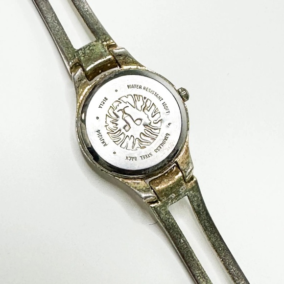 LOT of 5 Fashion Wrist Watches | NOT TESTED - Picture 8 of 10